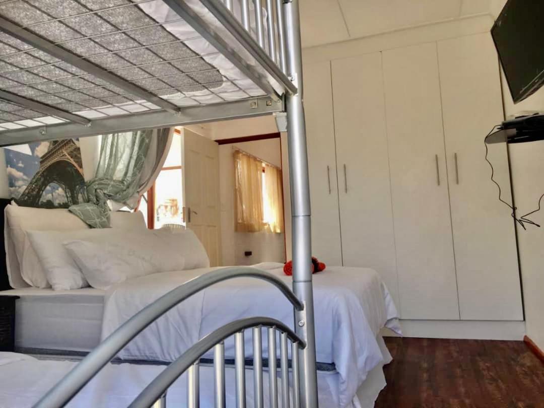 Beautiful Apartment In Century City ケープタウン エクステリア 写真