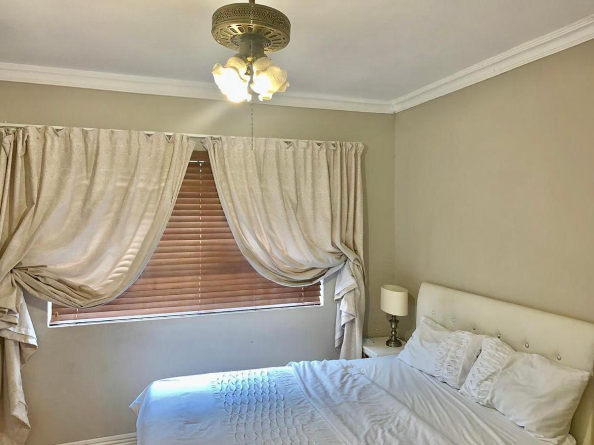 Beautiful Apartment In Century City ケープタウン エクステリア 写真