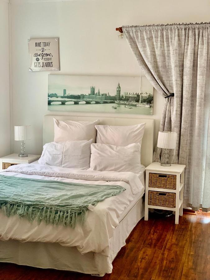 Beautiful Apartment In Century City ケープタウン エクステリア 写真