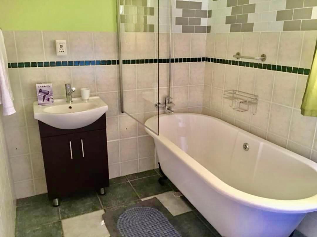 Beautiful Apartment In Century City ケープタウン エクステリア 写真