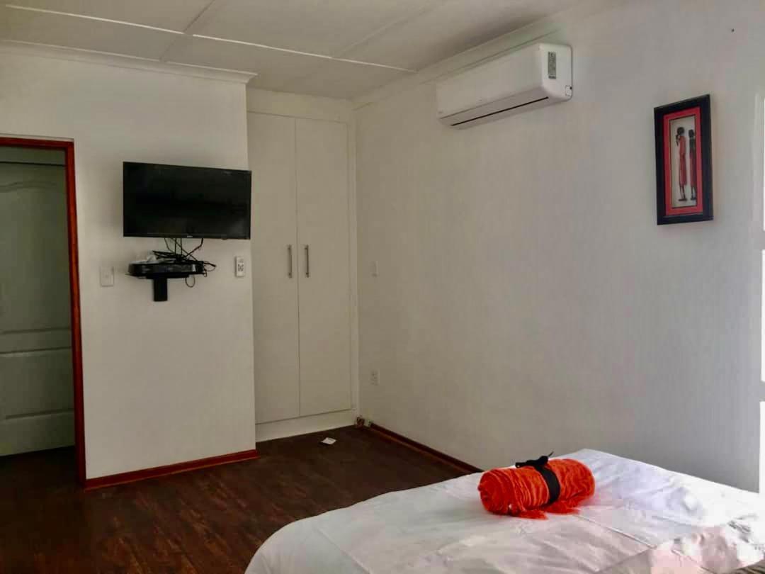 Beautiful Apartment In Century City ケープタウン エクステリア 写真