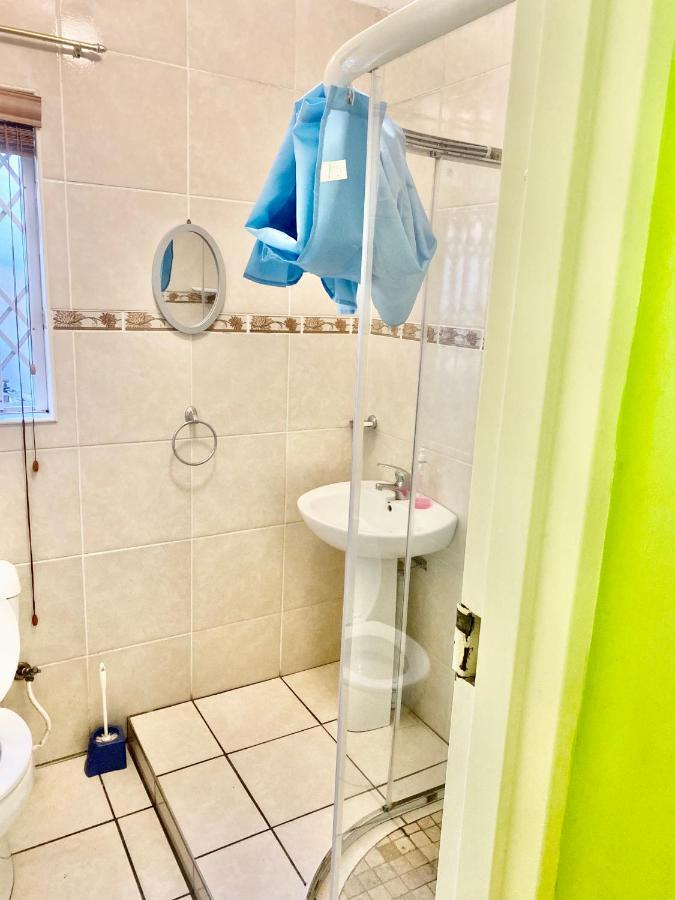 Beautiful Apartment In Century City ケープタウン エクステリア 写真