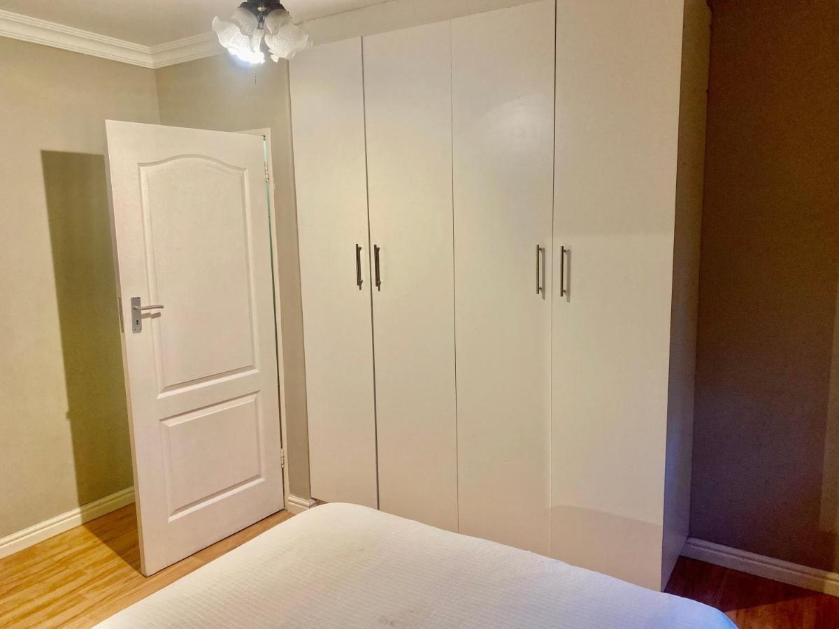 Beautiful Apartment In Century City ケープタウン エクステリア 写真